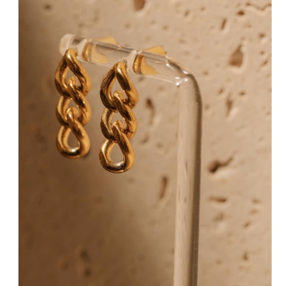 The Perfect Hoop - The Figaro Drop Hoop - 18K triple-layered gold over brass - Picture 2 of 12